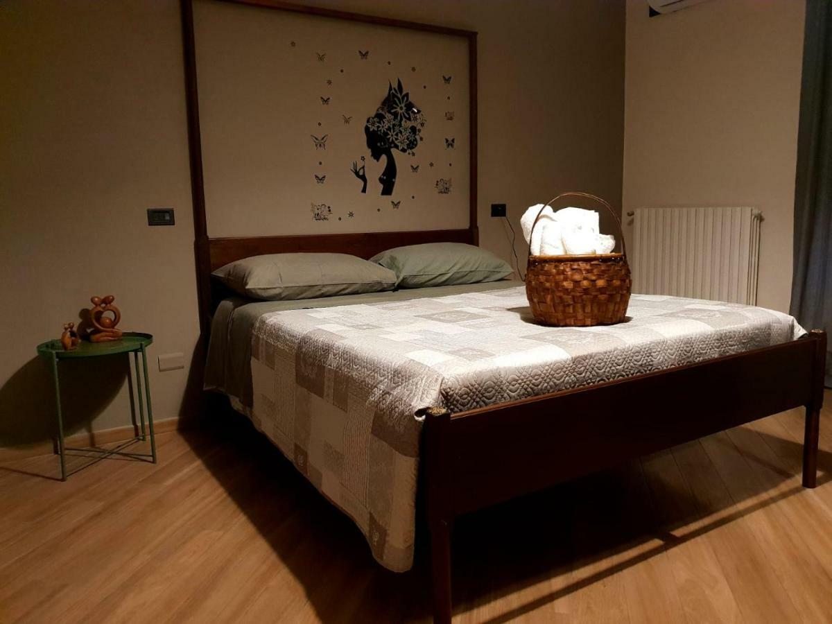 B&B Tre Passi Dalla Torre Монтесаркьо Экстерьер фото