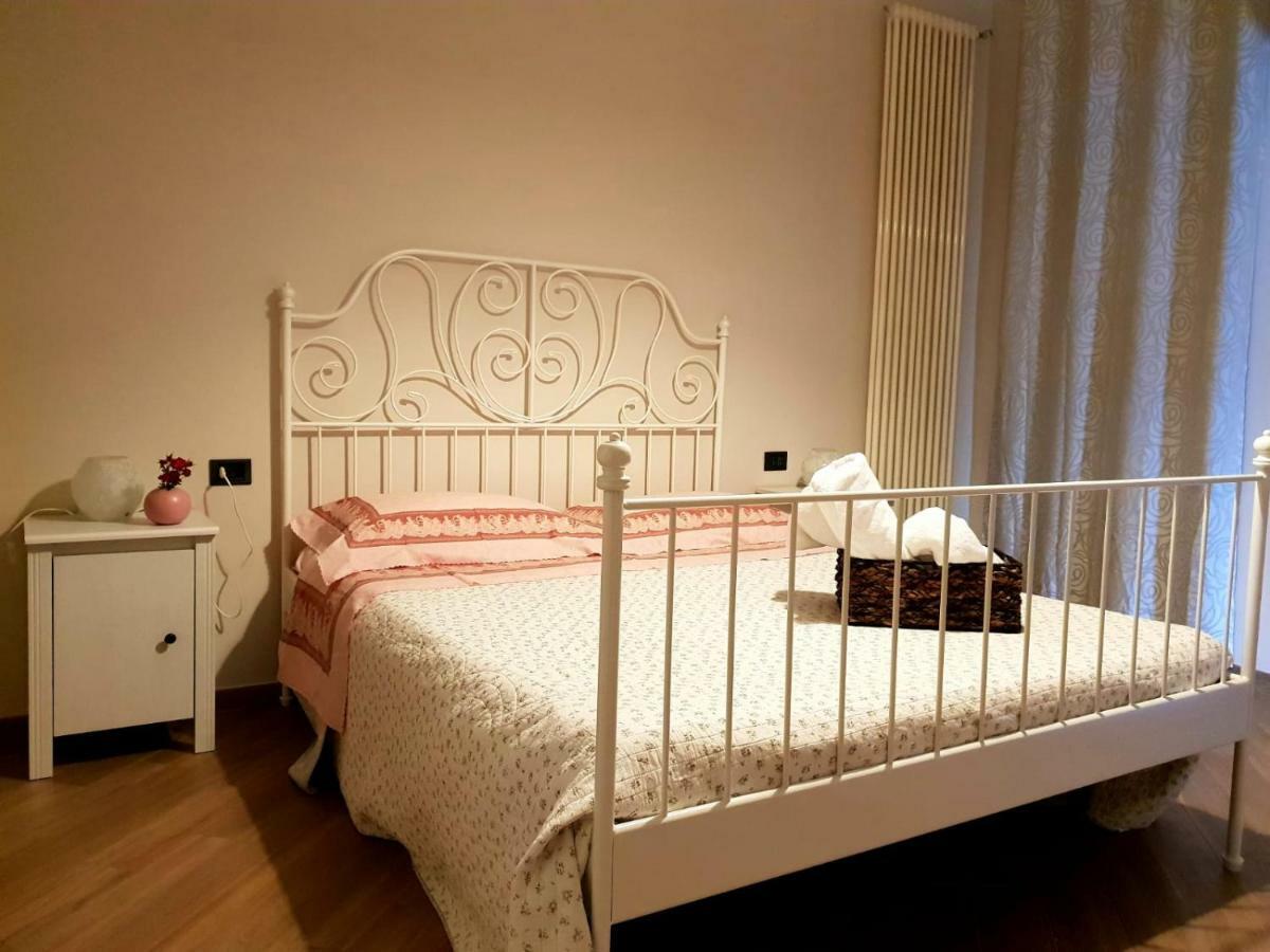B&B Tre Passi Dalla Torre Монтесаркьо Экстерьер фото